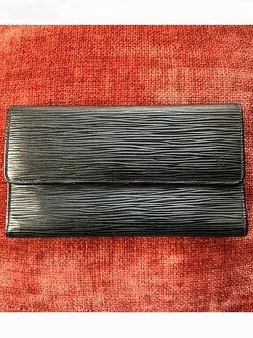 LOUIS VUITTON EPI Leather Tresor International Wallet Black 💼